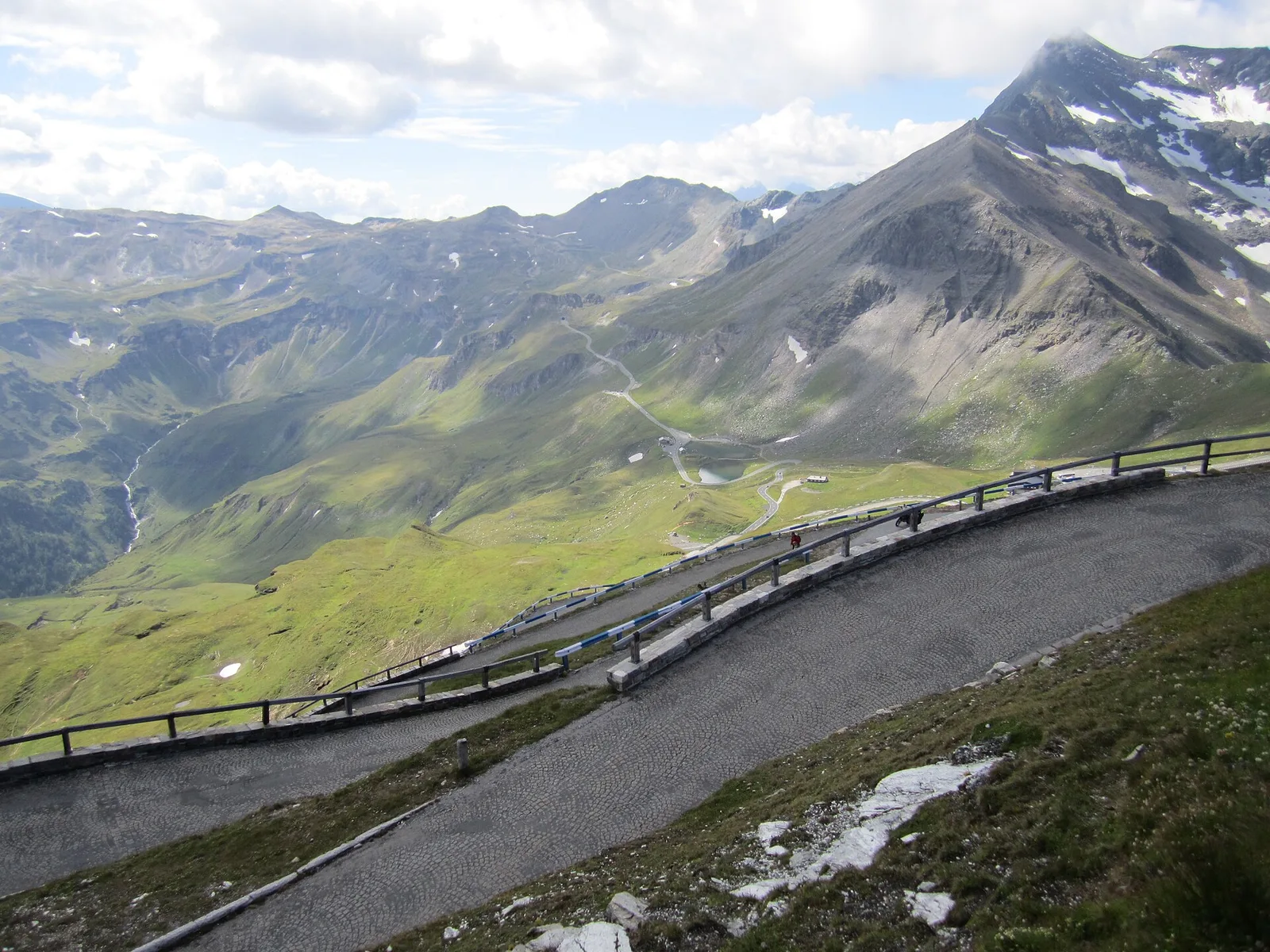 Edelweissspitze at 2571 m, a spur worth the extra climb
