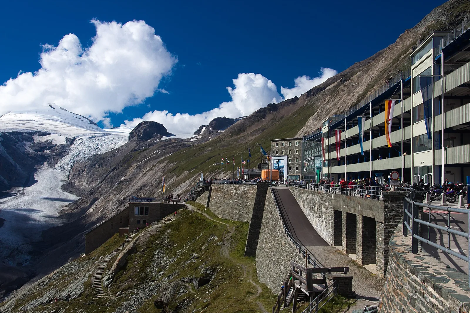 Kaiser-Franz-Josefs-Höhe facing the Pasterze glacier
